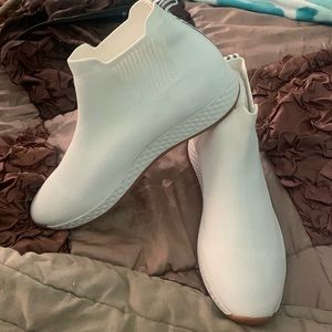 Urban Sport by J/Slides Pull-On Sneaker White with gray Accent 9 new!